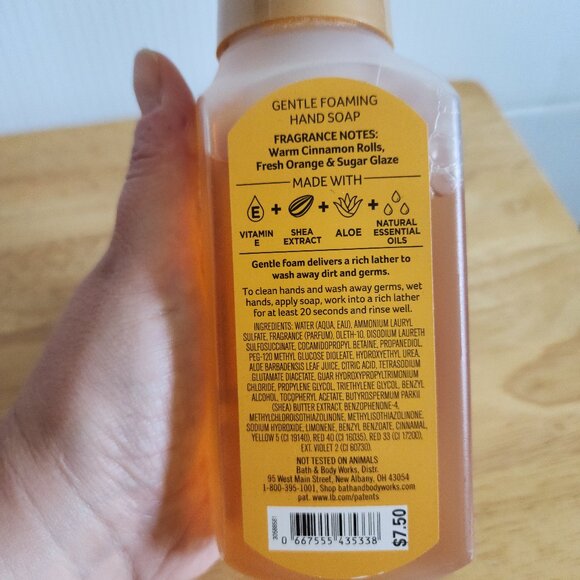 NWT Bath and Body Works, Foaming Hand Soap, Iced Cinnamon Roll - Picture 3 of 3